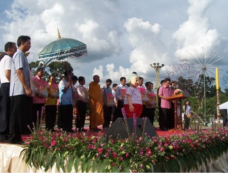 ชมภาพปฏิญาณตน-เปิดณรงค์ “งดเหล้าเข้าพรรษา”เมืองอุบลฯ