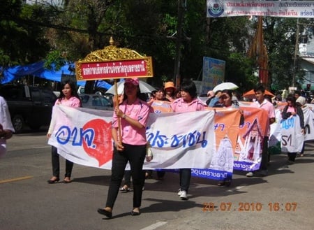 ชมภาพปฏิญาณตน-เปิดณรงค์ “งดเหล้าเข้าพรรษา”เมืองอุบลฯ