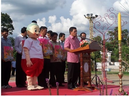 ชมภาพปฏิญาณตน-เปิดณรงค์ “งดเหล้าเข้าพรรษา”เมืองอุบลฯ
