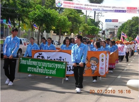 ชมภาพปฏิญาณตน-เปิดณรงค์ “งดเหล้าเข้าพรรษา”เมืองอุบลฯ