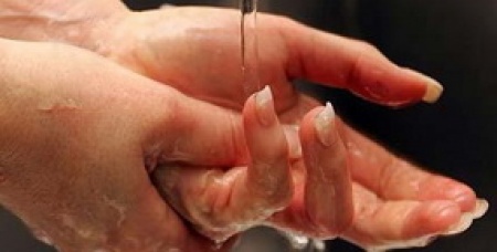 กรมอนามัย ชี้ล้างมือช่วยสกัดโรค เผยคนกรุงใส่ใจล้างมากขึ้น