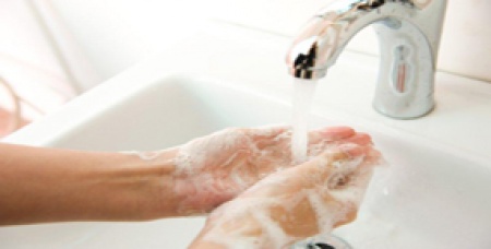 "กินร้อน ช้อนกลาง ล้างมือ" เที่ยวสงกรานต์ปลอดโรค      