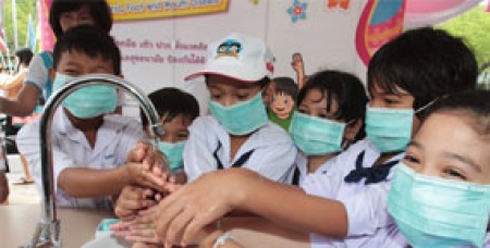 หลัก 4 ร. ป้องกันโรคมือ เท้า ปากในโรงเรียน