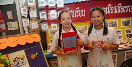 “Read Thailand” สร้างประวัติศาสตร์การอ่านของนักเรียนไทย โครงการ Read Thailand : อ่านเถิด...เด็กไทย อ่านถวายเจ้าฟ้านักอ่าน สร้างประวัติศาสตร์การอ่านของเด็กไทยครอบคลุมนักเรียนกว่า 800,000 คนทั่วประเทศ