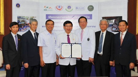 5 องค์กรสุขภาพหนุนทำ R2R 5 องค์กรสุขภาพ ลงนามสนับสนุนการทำ R2R เผยช่วยพัฒนาระบบสุขภาพทุกระดับ ให้แก่หน่วยงานต่างๆ ชี้ภาพรวมระบบสุขภาพประเทศไทยดีขึ้น ช่วยลดภาระค่าใช้จ่ายลงได้