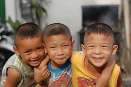‘สมุดขาว – เขียว’ ของขวัญเสริมพัฒนาการเด็กไทย กระทรวงสาธารณสุข เปิด 2 กล่องของขวัญให้เด็กไทย เนื่องในวันเด็กแห่งชาติ 2558 คือ สมุดขาว – เขียว ตรวจพัฒนาการเด็กไทยอายุต่ำกว่า 5 ขวบ เป็นครั้งแรกของประเทศ ใช้ควบคู่ระหว่างเจ้าหน้าที่กับผู้ปกครอง ดูแลเด็กปกติและเด็กที่มีพัฒนาการช้า 