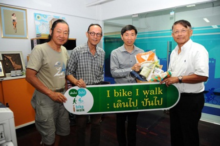 สสส. เยี่ยมชมรมจักรยาน หนุนศักยภาพการทำงาน สำนักงานกองทุนสนับสนุนการสร้างเสริมสุขภาพ (สสส.) เยี่ยมชมรมจักรยานเพื่อสุขภาพแห่งประเทศไทย(TCC) หนุนประสิทธิภาพการทำงาน