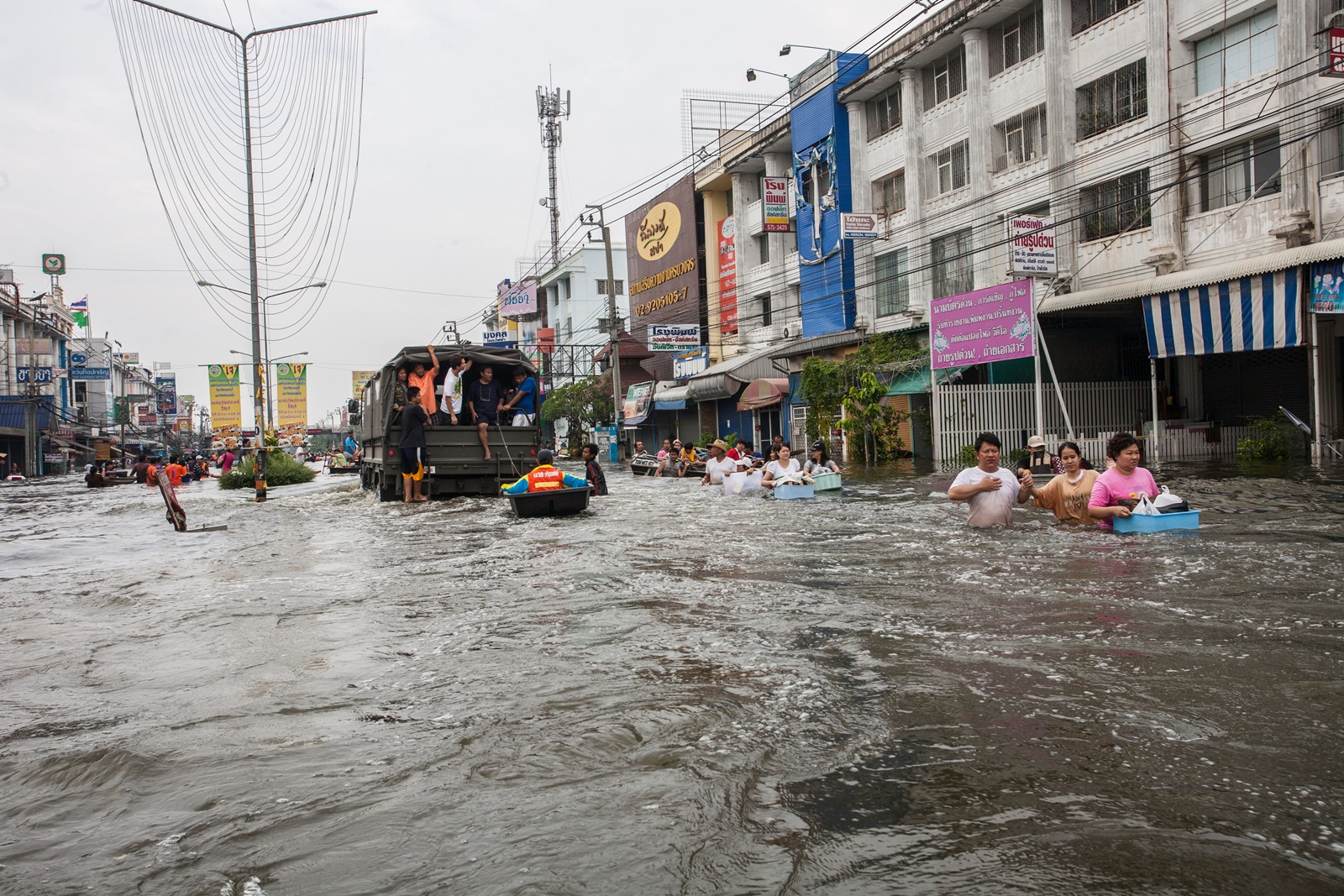 ห่วงอันตรายไฟดูดพื้นที่น้ำท่วม thaihealth