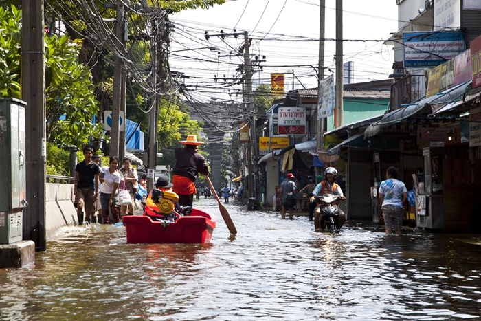 แนะผู้ประสบภัยน้ำท่วม เลี่ยงใช้ที่นอนเปียกน้ำ thaihealth