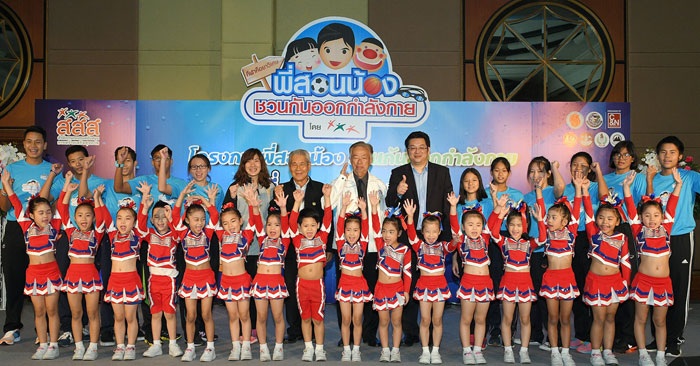 พี่สอนน้อง ว่ายน้ำเป็นเล่นน้ำได้ ปี 60 thaihealth
