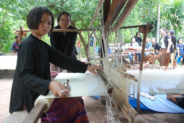 ผ้าไหมลายลูกแก้วสืบสานภูมิปัญญาชาวกูย thaihealth