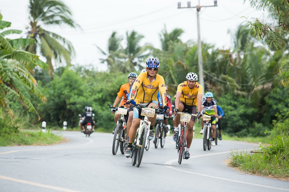 คน 'คลองท่อมรวมพลังกันสนับสนุนการป้องกันอุบัติเหตุในชุมชนจ.กระบี่' thaihealth