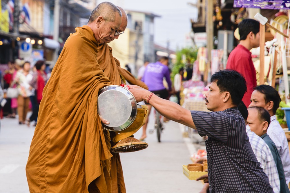 อย.ห่วงใยพระสงฆ์บริโภคปลอดภัยไกลโรค NCDs thaihealth