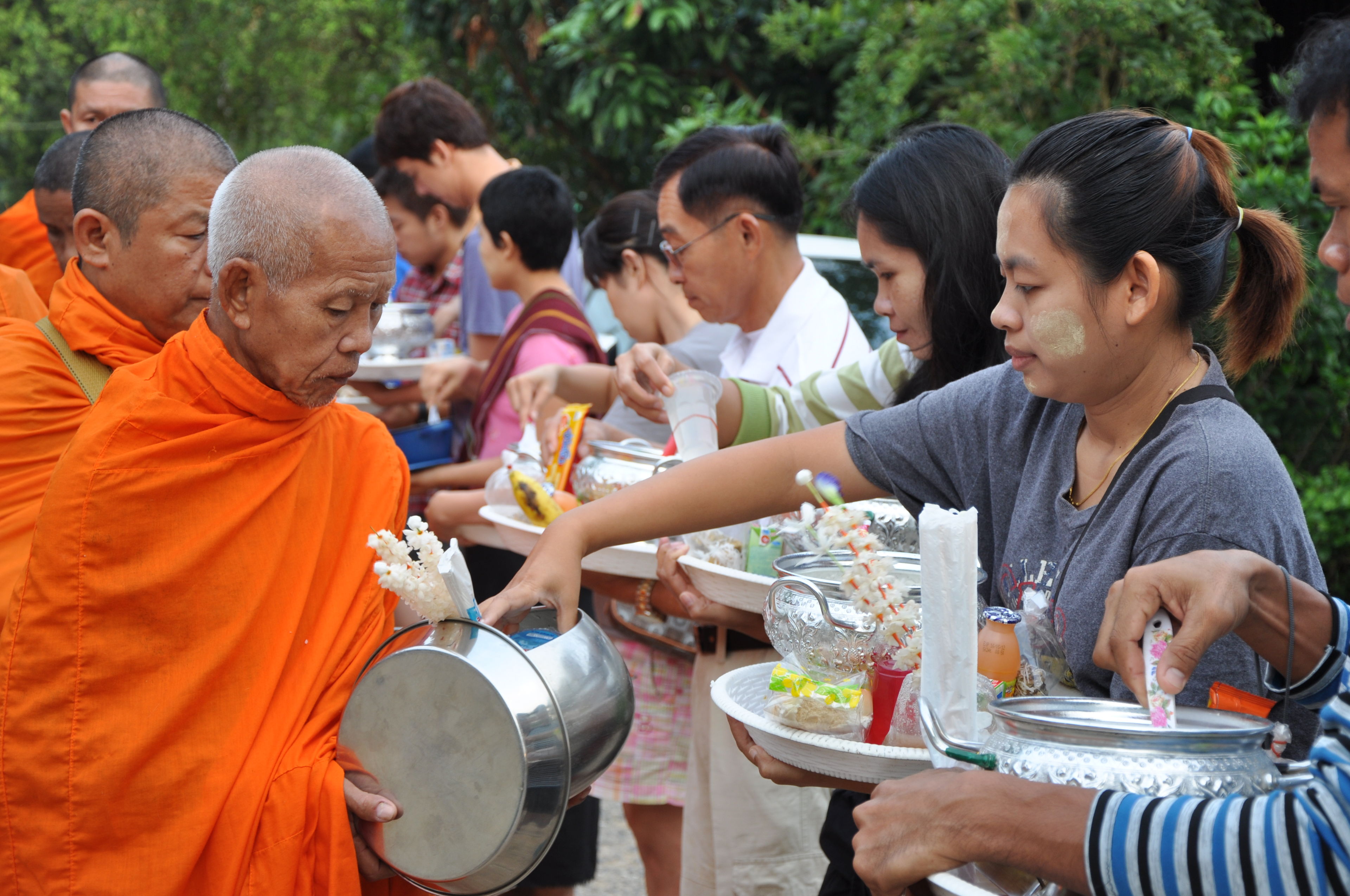 โยมสะดวก แต่พระอาจไม่สบาย thaihealth
