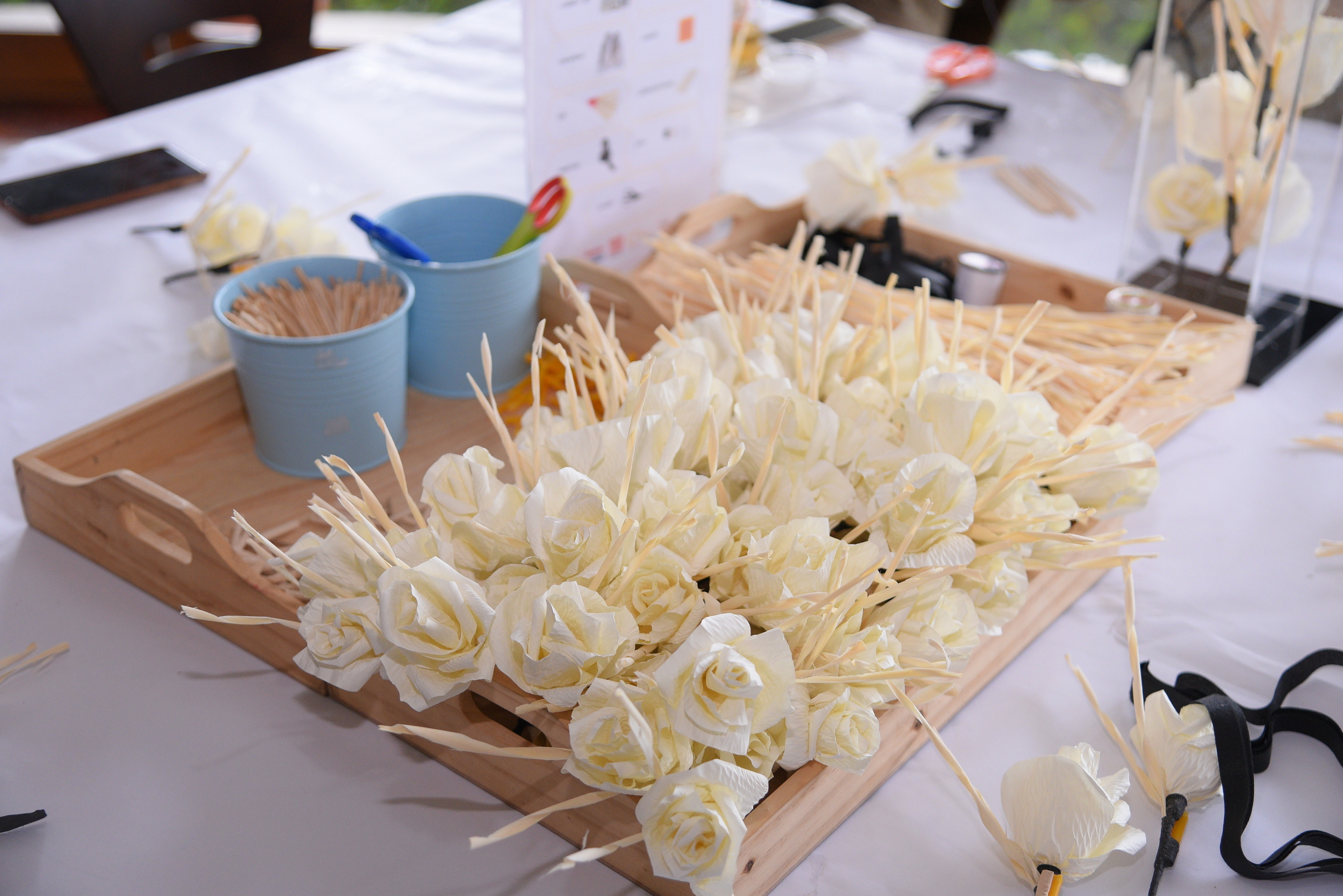 ประดิษฐ์ดอกไม้จันทน์จากใจถวายในหลวง ร.9 thaihealth