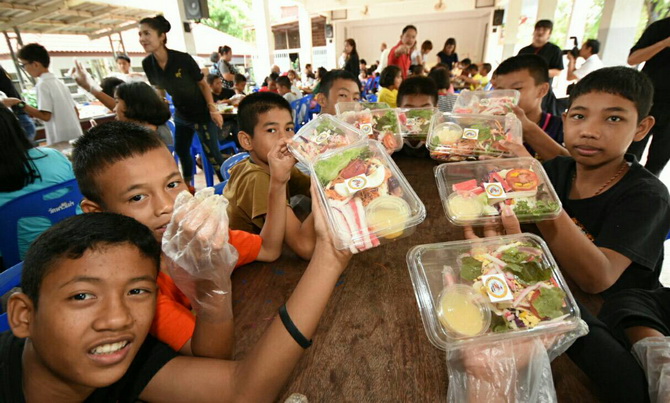 พาน้องกินผัก ดีต่อกาย ใส่ใจสุขภาพ  thaihealth