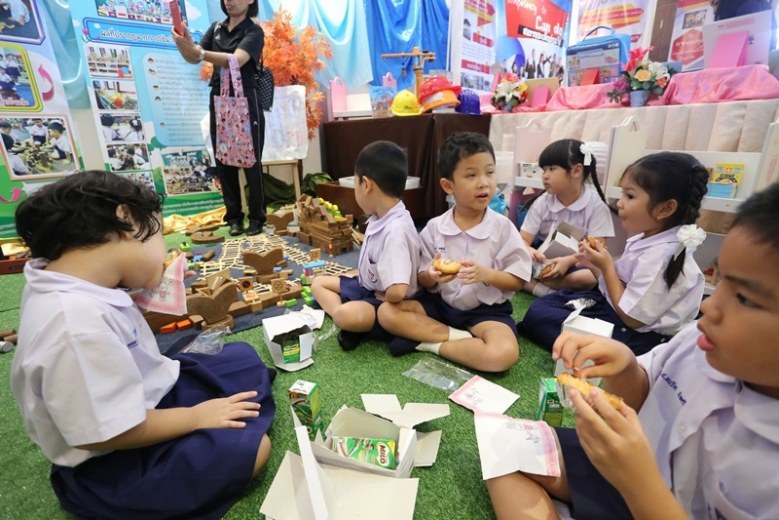 'ปฐมวัย' สตาร์ทการเรียนรู้ ใช้ธรรมชาติ สร้างบล็อก เล่นพร้อมฝึกฝน thaihealth