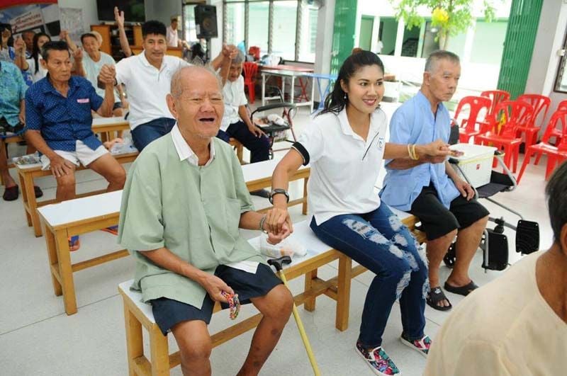 'สูงวัย เหยียดกาย คลายเส้น' มอบกำลังใจให้ผู้สูงวัยบ้านพักคนชรา thaihealth