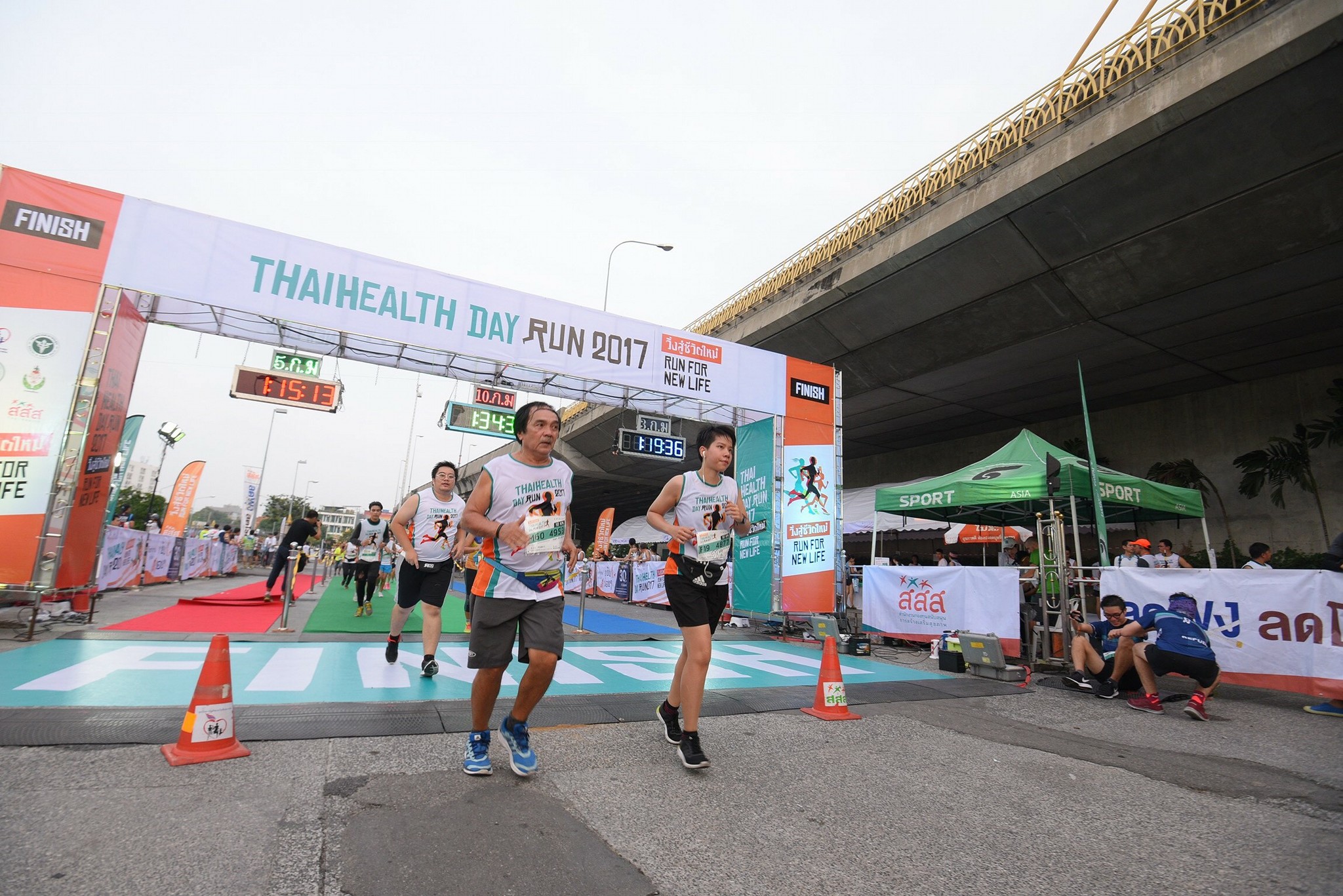 คนร่วมวิ่งสู่ชีวิตใหม่ 2017 กว่า 1 หมื่นคน thaihealth
