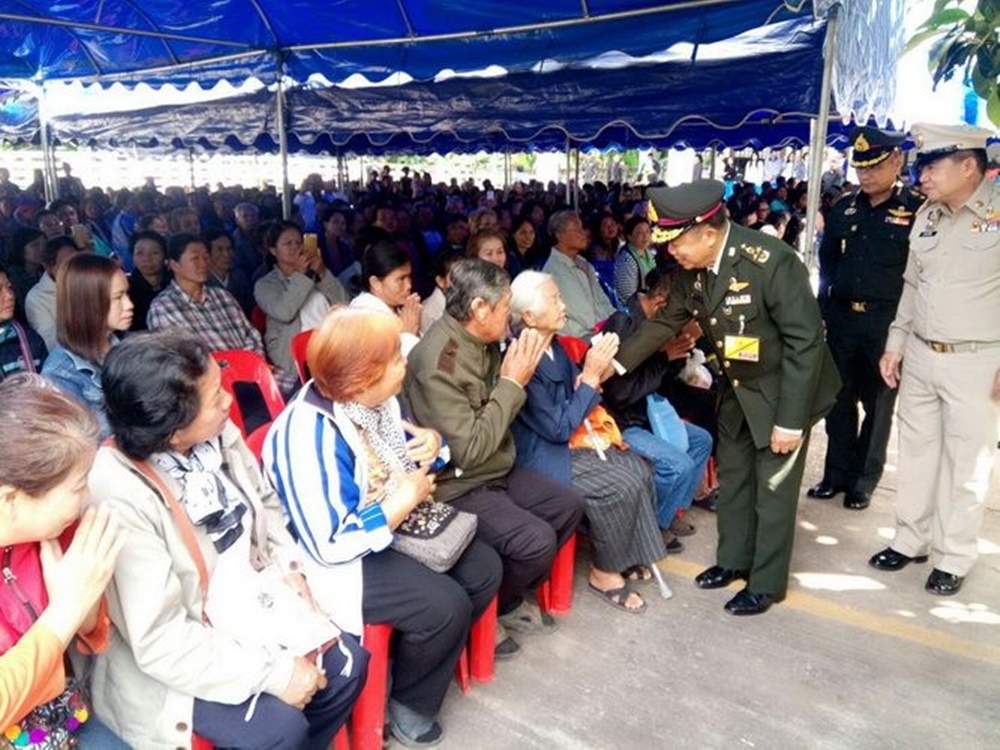ร.10พระราชทานผ้าห่มกันหนาว แก่ราษฎรในจังหวัดพะเยา thaihealth