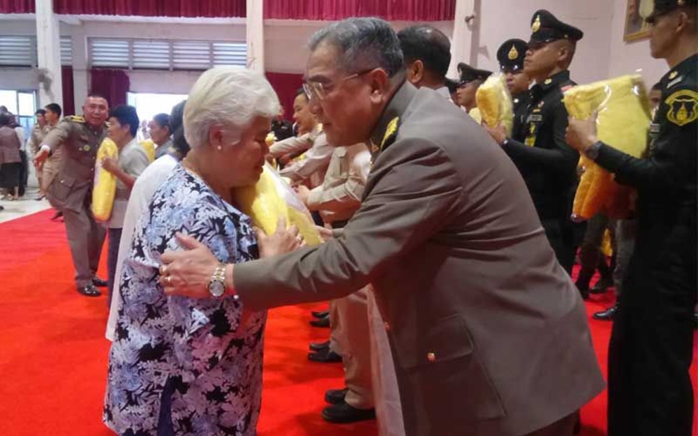 ร.10พระราชทานผ้าห่มกันหนาว แก่ราษฎร thaihealth
