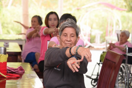 ฟิตบริหารสมอง สร้างสมดุลผู้สูงอายุ ในเมื่อประเทศไทยเข้าสู่สังคมผู้สูงอายุแบบเต็มตัว งานดูแลผู้สูงอายุก็ต้องฟิตตามไปด้วย เพื่อทำให้ผู้สูงอายุมีชีวิตอยู่อย่างแข็งแรง มีคุณภาพนั้นถือเป็นสิ่งที่จะลดภาระและเพิ่มคุณภาพของผู้สูงอายุได้อย่างมากเลยทีเดียว