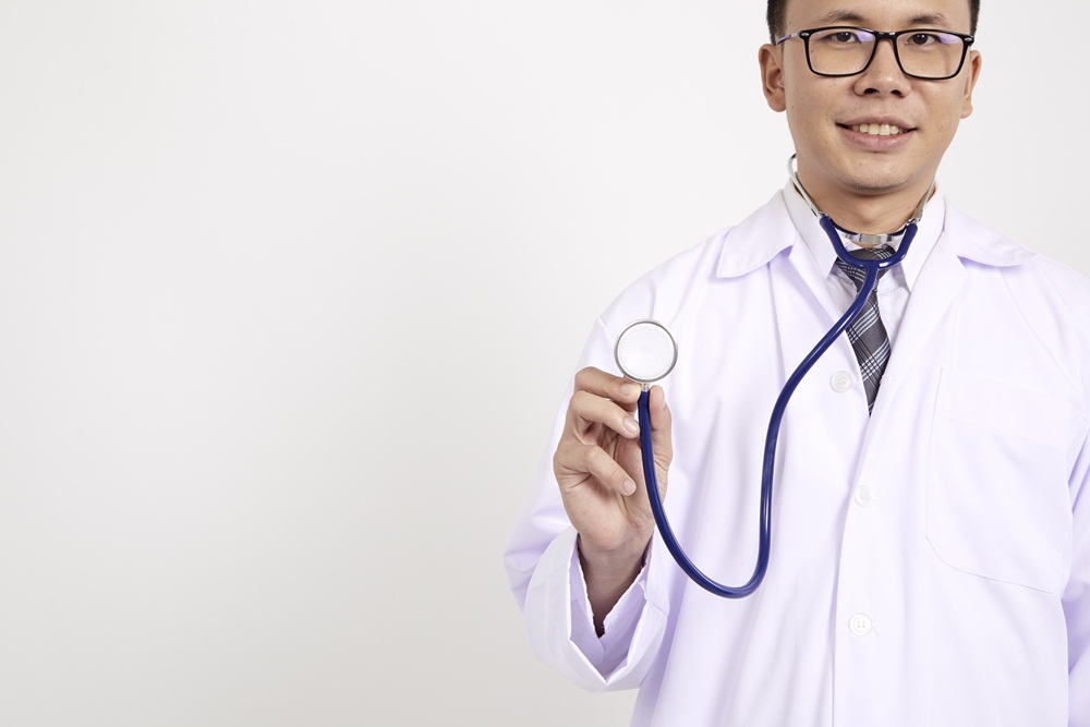 แพทยาสภาจัดทีมอาสารักษาผู้ป่วยโรคยากฟรีที่ลพบุรี thaihealth