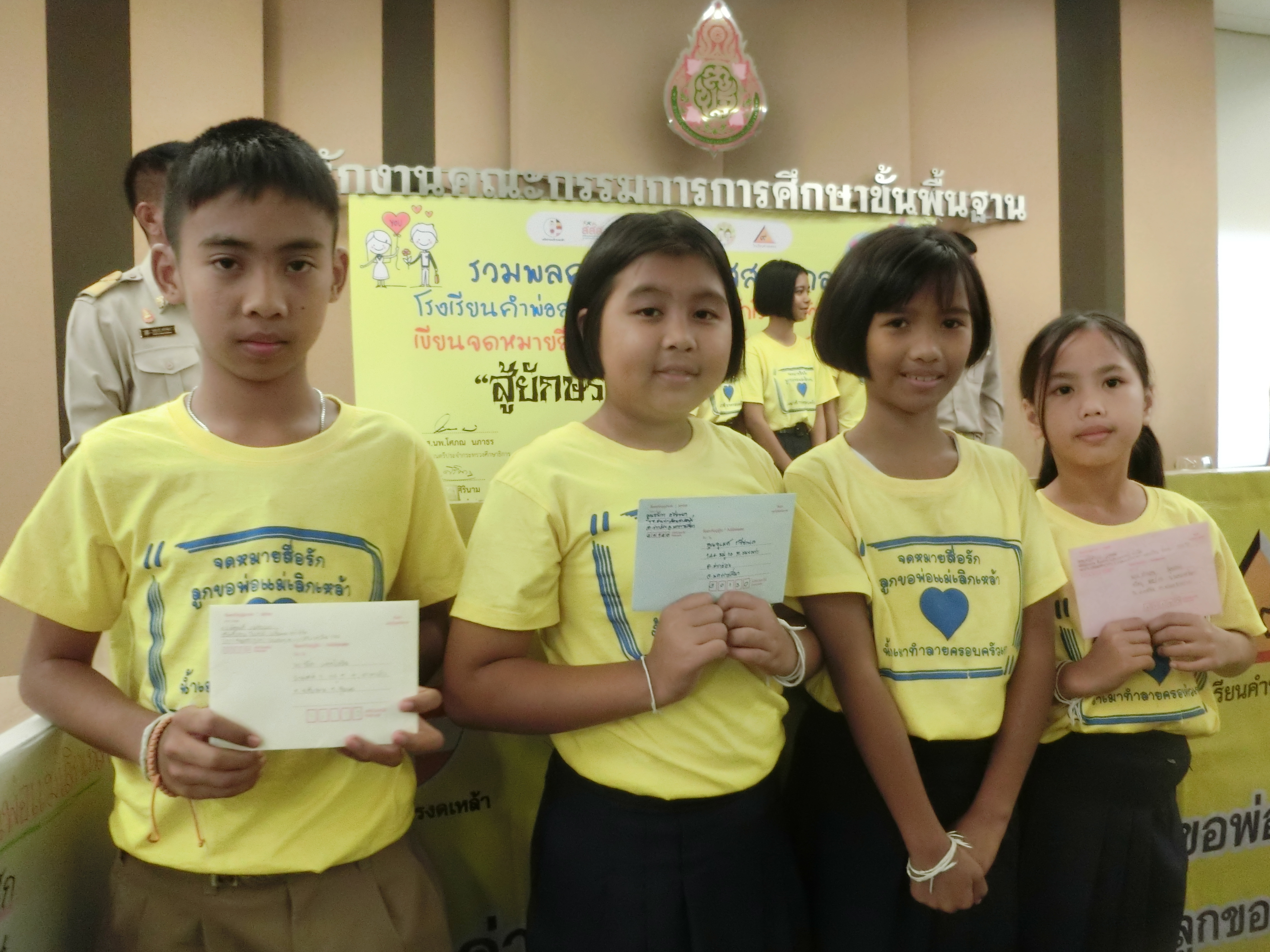 เยาวชนเขียน “จดหมายสื่อรัก” วอนพ่อแม่งดเหล้า-บุหรี่ thaihealth