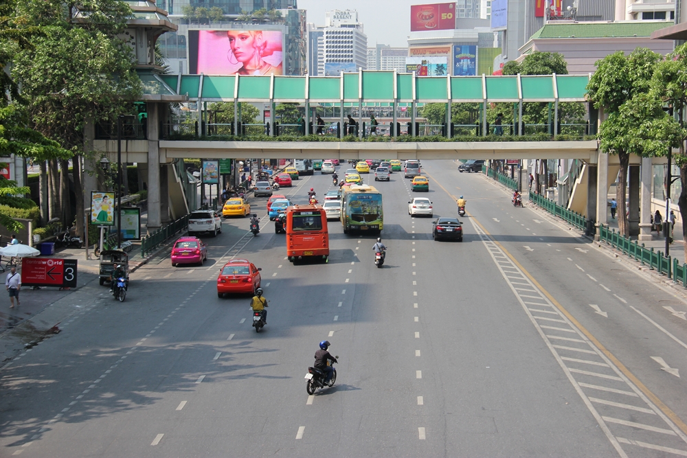 กทม.เตรียมเพิ่มค่าปรับขับขี่รถบนทางเท้า thaihealth