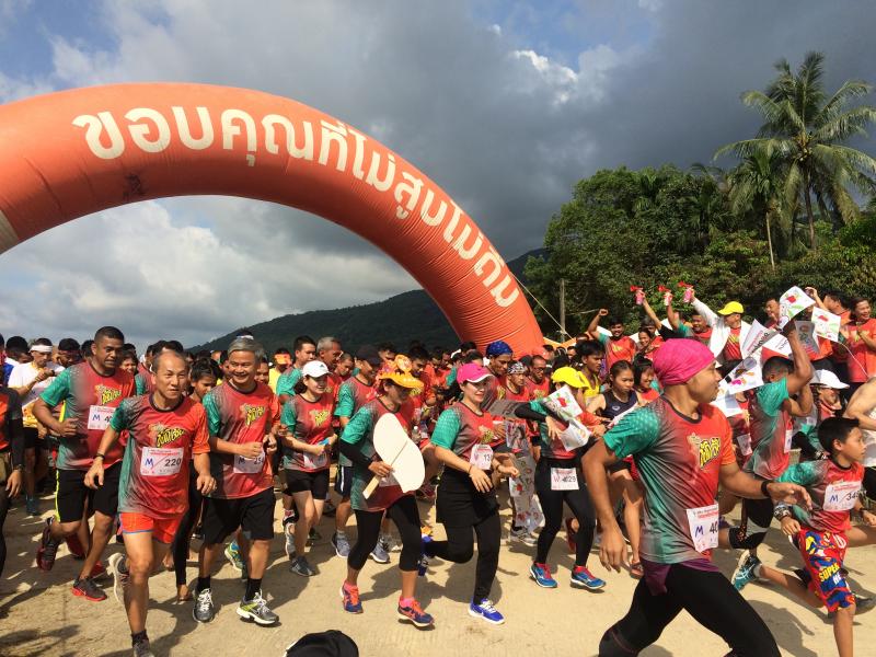 วิ่งพักตับ ขยับปอด ที่ภูเขาหญ้า  thaihealth