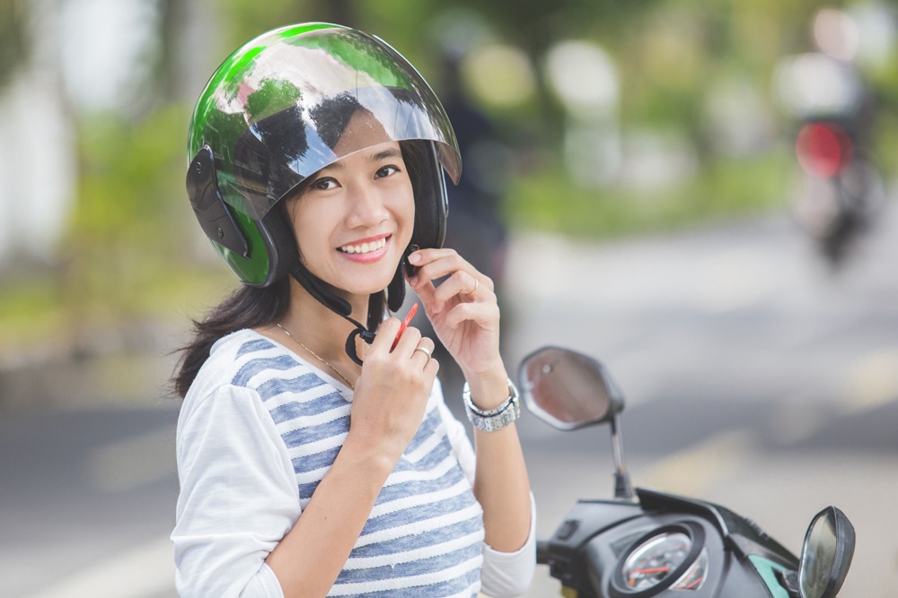 แนะนำขับขี่ปลอดภัย คาดเข็มขัดนิรภัย สวมหมวกกันน็อคทุกครั้ง thaihealth