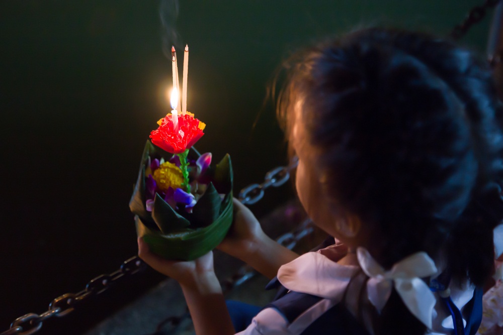 ลอยกระทงให้ระวังอุบัติเหตุจากการจุดประทัด พลุ thaihealth