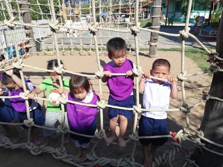 สร้างสนามเด็กเล่นตามพ่อ ร.9 thaihealth