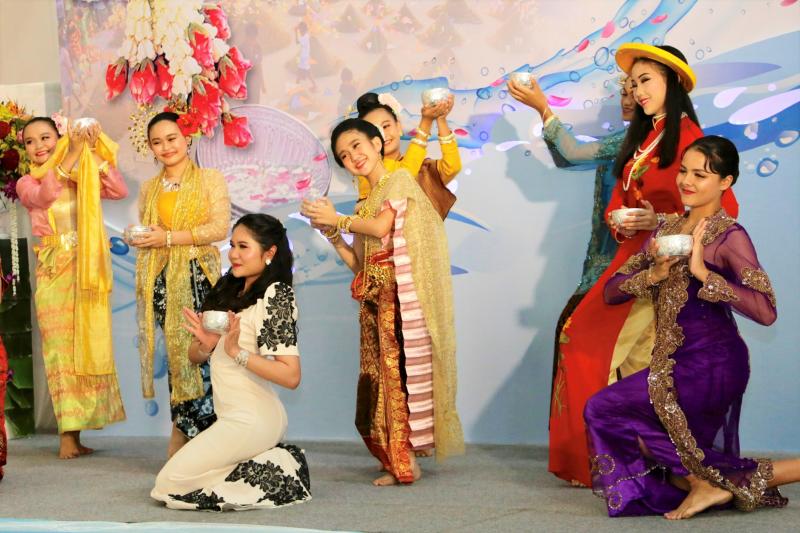 สงกรานต์วิถีไทย ใช้น้ำคุ้มค่า ทุกชีวาปลอดภัย thaihealth