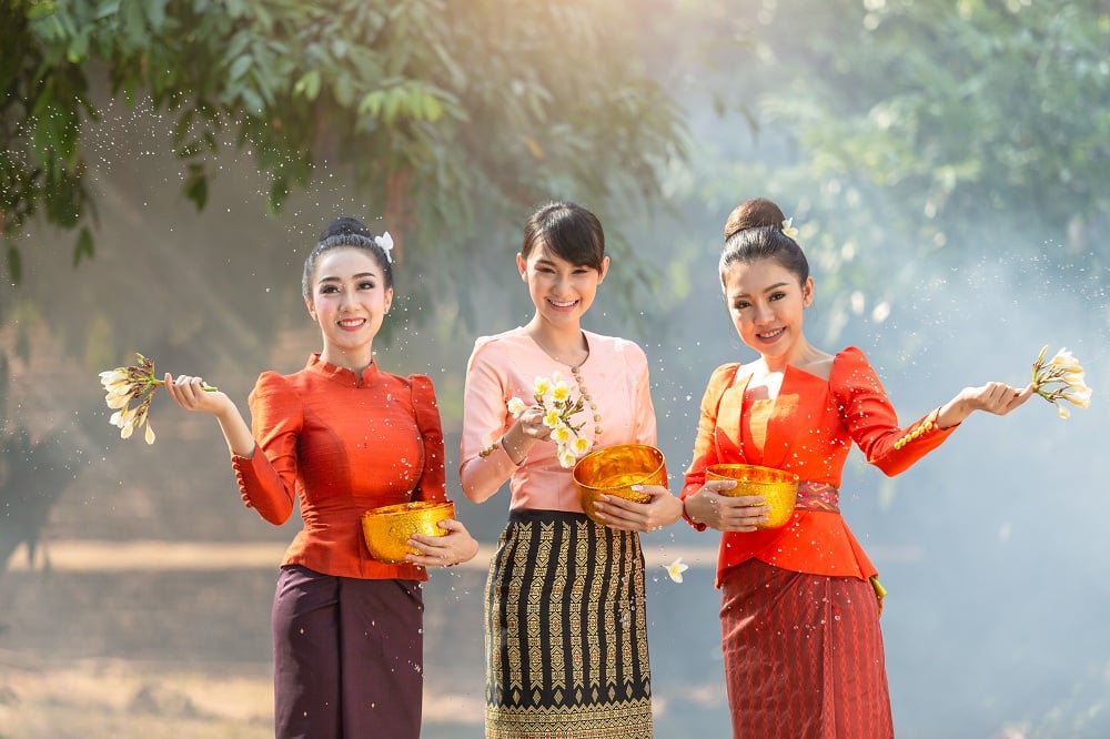 ถนนข้าวก้นบาตรอินทร์บุรี-ย้อนยุคปีใหม่ไทย thaihealth