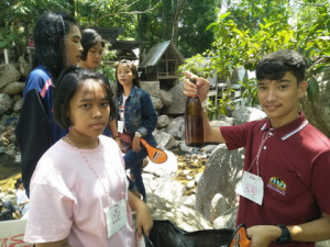กลุ่มเยาวชนภาคใต้ เก็บขยะเกลื่อนน้ำตกหลังสงกรานต์ thaihealth