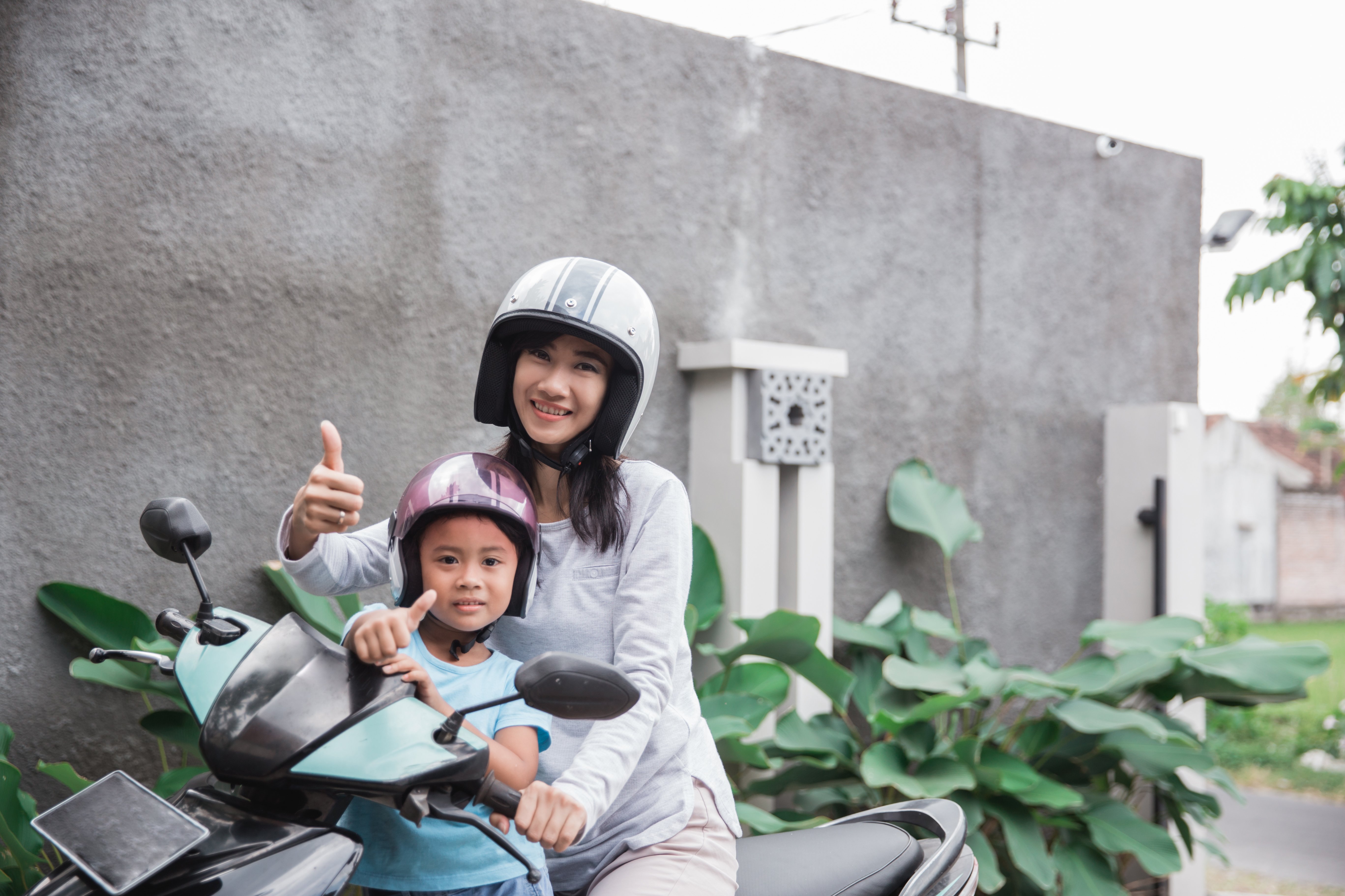'สวมหมวกกันน็อก' ให้ลูก ลดเจ็บ-ตายจากอุบัติเหตุ thaihealth