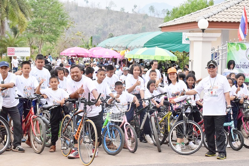 นักปั่นนับพันคนแห่ร่วมจักรยานทองผาภูมิ thaihealth