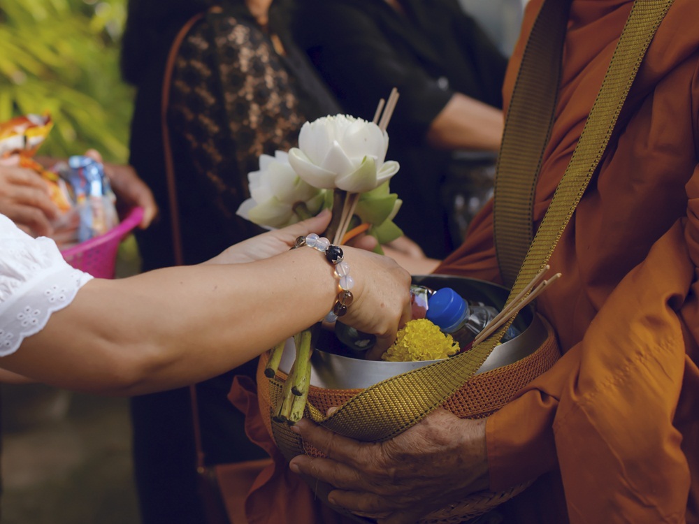 ชวนตักบาตรอาหารสุขภาพ อิ่มบุญ thaihealth