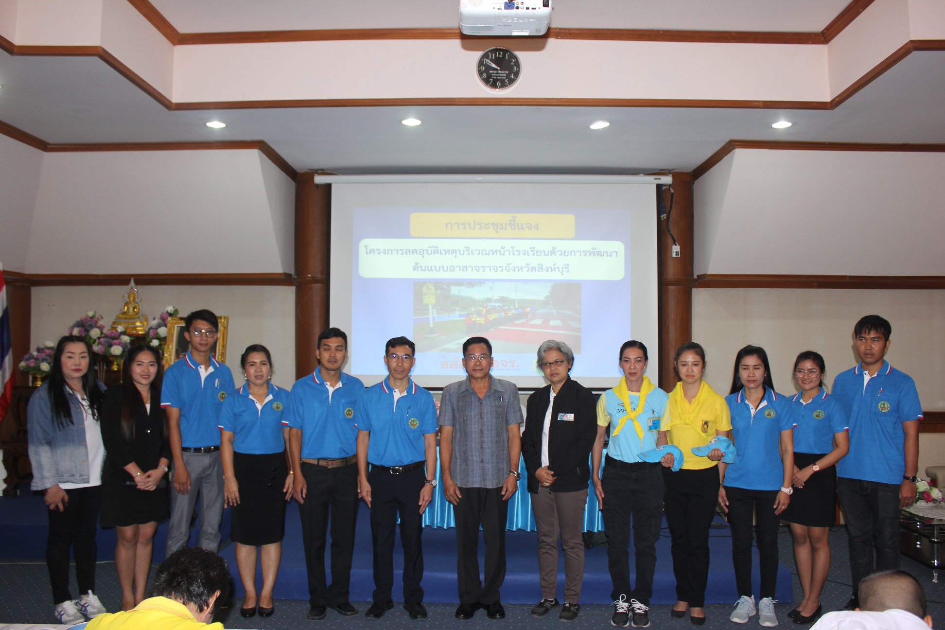 สิงห์บุรีรณรงค์ลด อุบัติเหตุหน้าโรงเรียน thaihealth