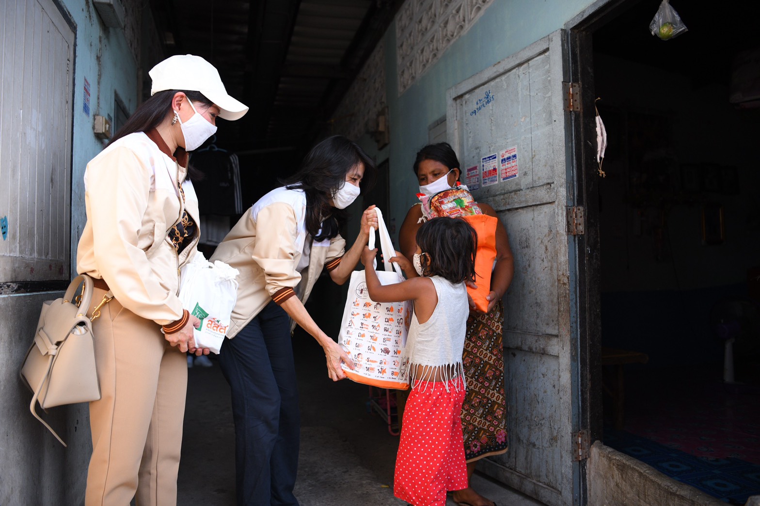 สสส. เยี่ยมแรงงานข้ามชาติ แนะปรับตัวรับชีวิตวิถีใหม่ thaihealth
