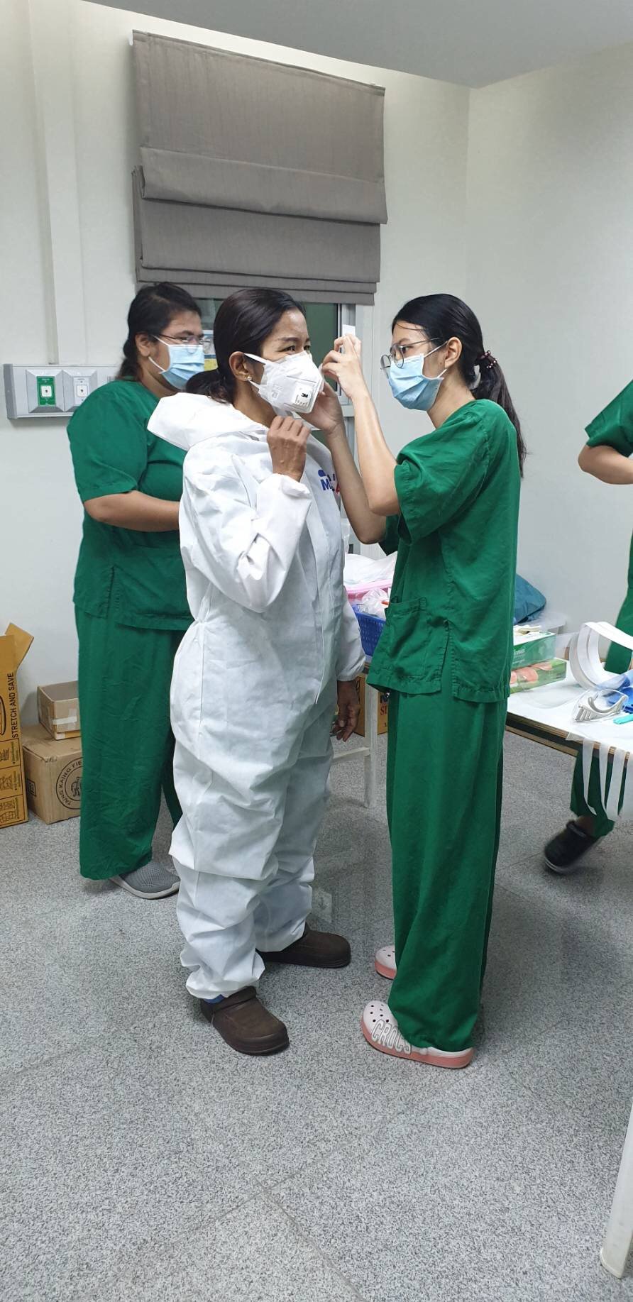 นางฟ้าชุดขาว ผู้เคียงข้างนักรบเสื้อกาวน์ สู้โควิต-19 thaihealth