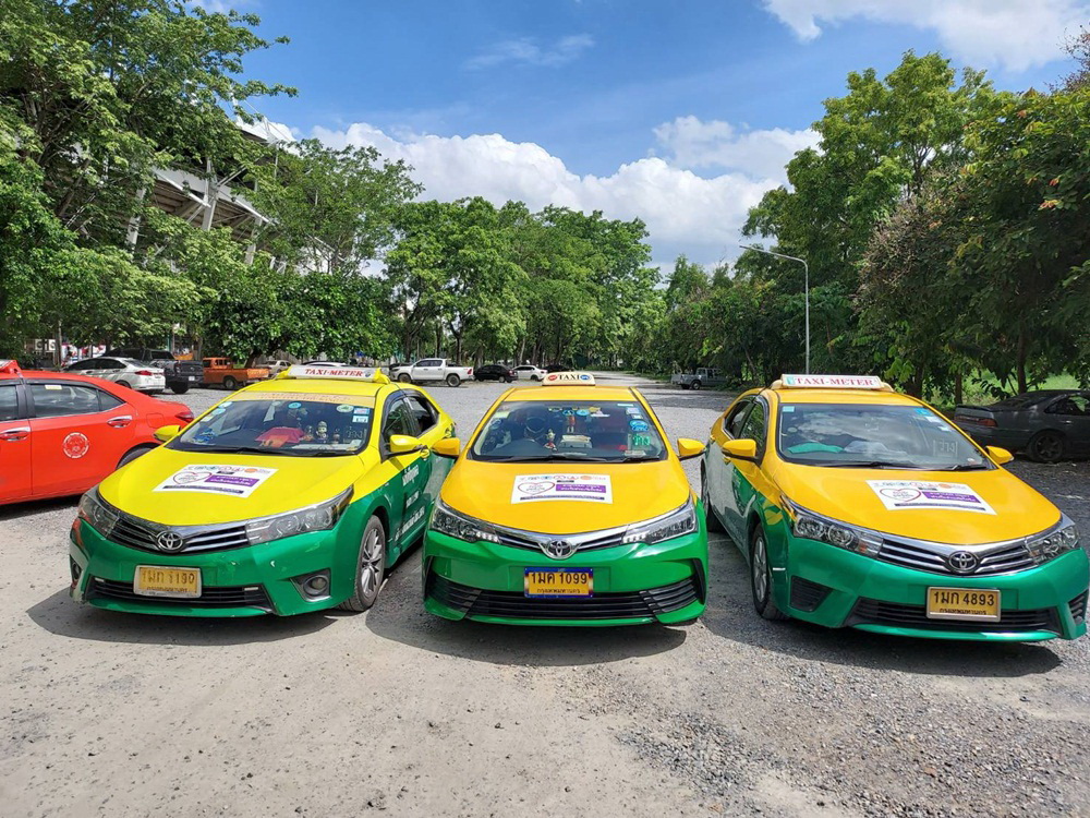 อาสาแท็กซี่ รับ-ส่งผู้ป่วย สู้ภัย COVID-19 thaihealth