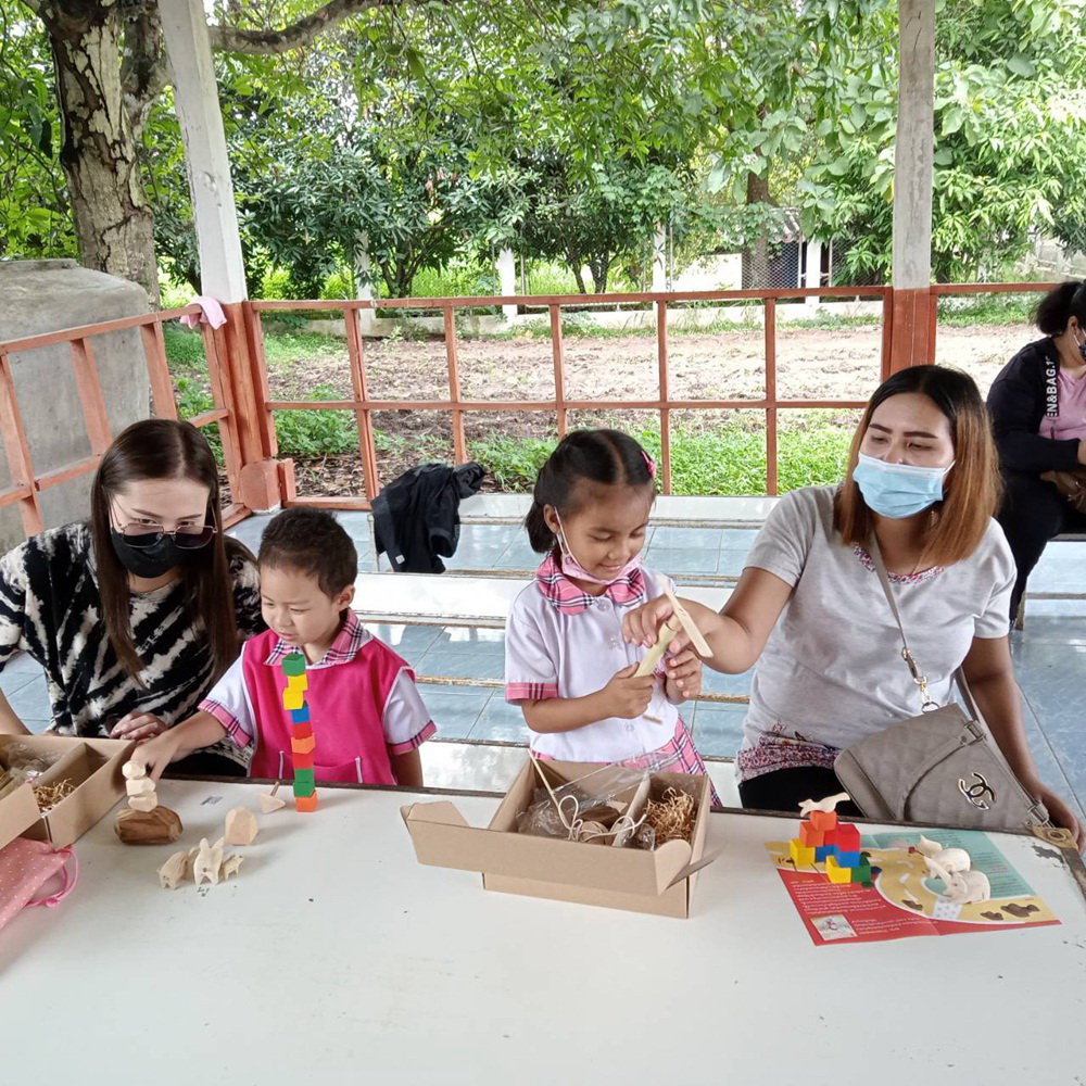 สสส. – ภาคีเครือข่าย มอบกล่องครอบครัวยิ้ม กระตุ้นเรียนรู้เสริมเล่นอิสระ ช่วยครอบครัวฝ่าโควิด-19 thaihealth