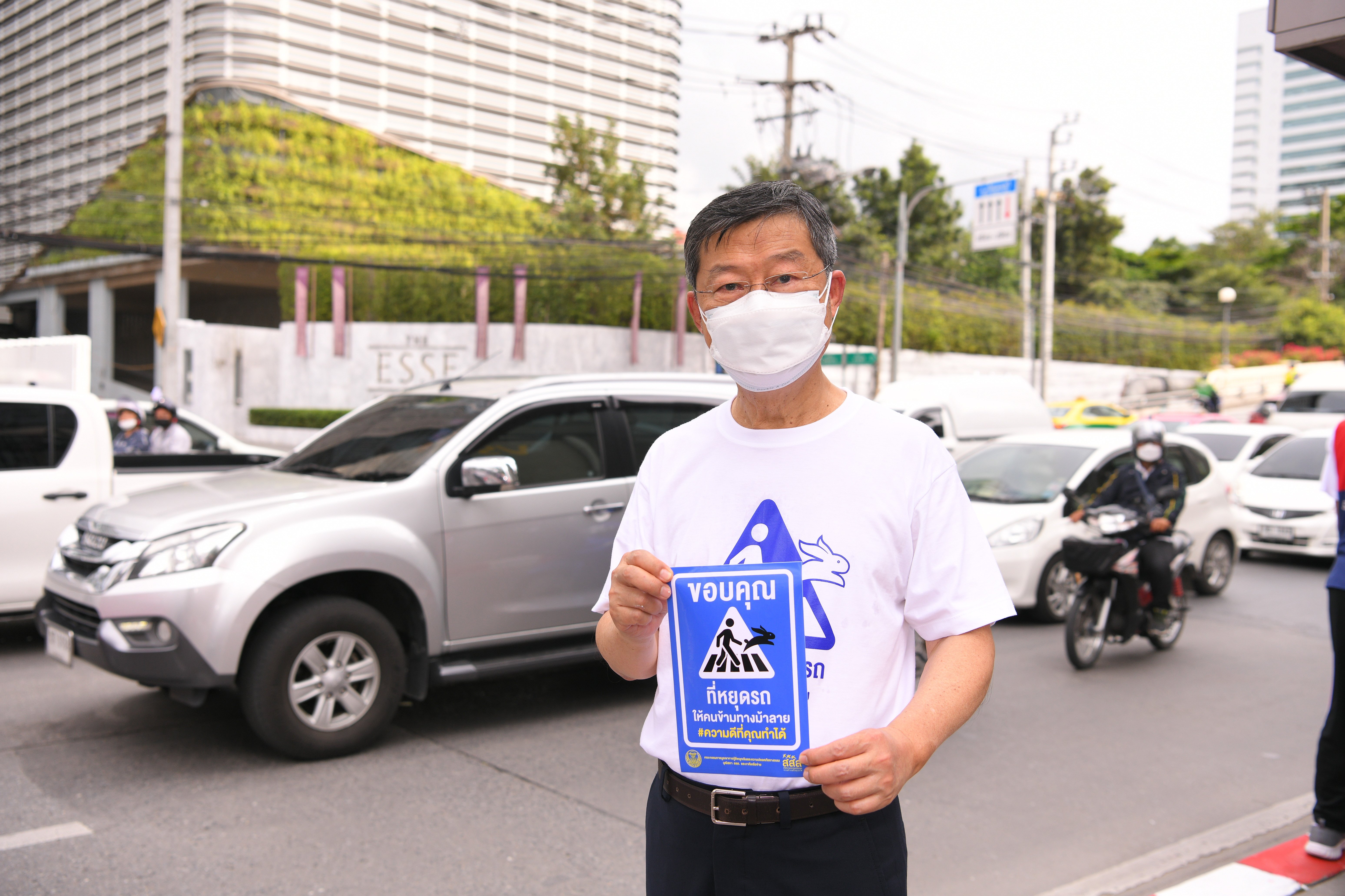 หยุดรถให้คนข้ามทางม้าลาย หยุดอันตรายบนท้องถนน thaihealth