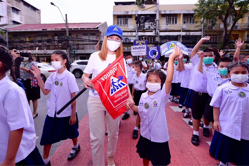 สร้างทางม้าลายที่ปลอดภัย หยุดอันตรายหน้าโรงเรียน thaihealth