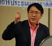 นพ.ชาญวิทย์ วสันต์ธนารัตน์