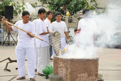พิธีเททองหล่อพระพุทธรูป พระพุทธชยันตีเฉลิมราช ที่วัดยานนาวา