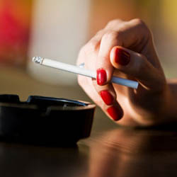 เผย ผู้หญิงมีแนวโน้มสูบบุหรี่สูงขึ้น