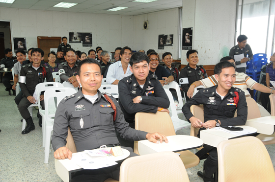 เมื่อตำรวจ!!! งดเหล้า เข้าพรรษา…